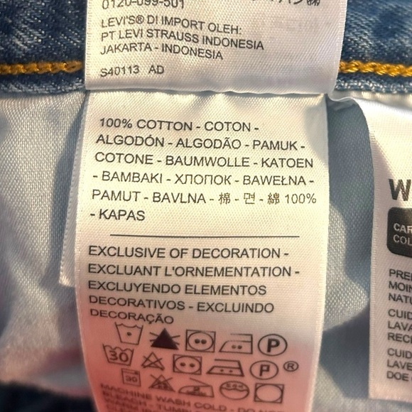 Levi's Women's Wedgie Fit Ankle Jeans - Picture 12 of 15